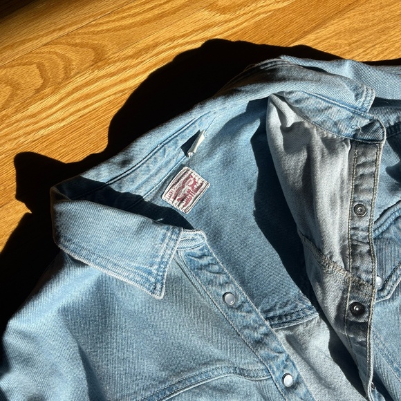 NEVER WORN Levis Denim Overshirt XL in light blue - Picture 2 of 4